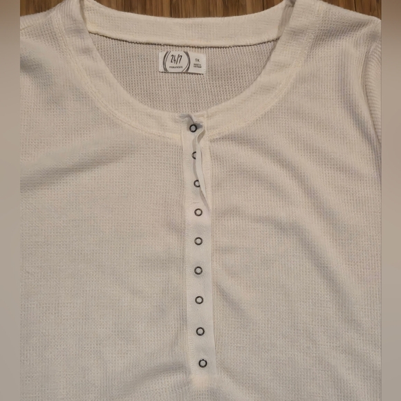 NWOT Maurcies Long Sleeve Top - Picture 4 of 7